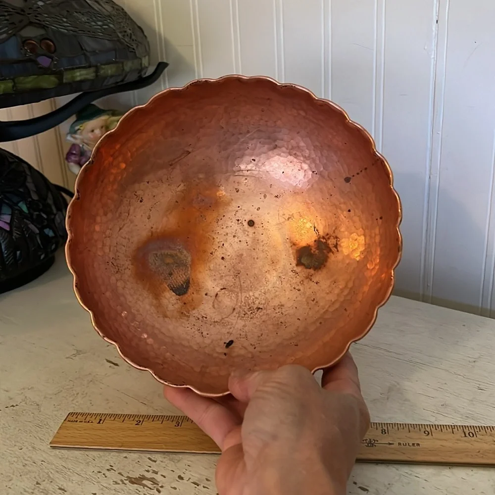 Vintage hammered copper fluted serving bowl 8” x 3.5”
